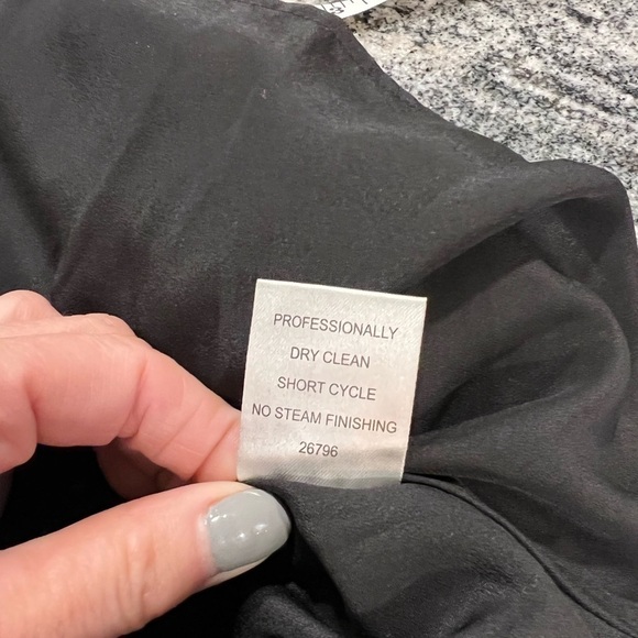 Romeo and Juliet Couture Sleeveless Sequined Black and Gold, Party Dress. - Picture 14 of 14